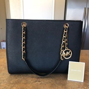 🔥sale🔥🆕 Michael Kors Susannah large bag.